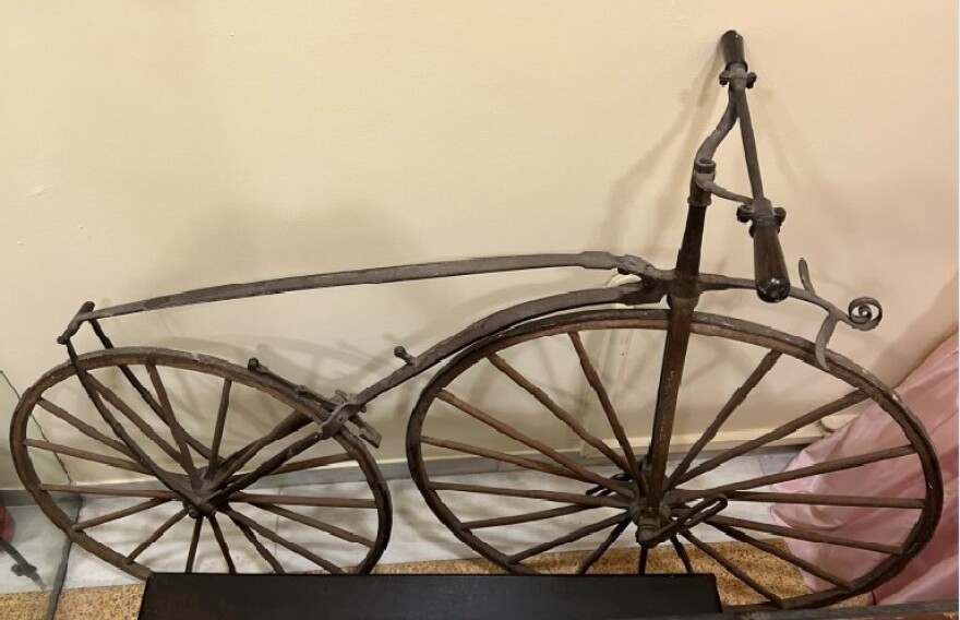 Τατόι: Το νυφικό της Φρειδερίκης, το ποδήλατο του Κωνσταντίνου Α' και τα βασιλικά δωμάτια στην έκθεση που στήνεται στο Ανάκτορο 