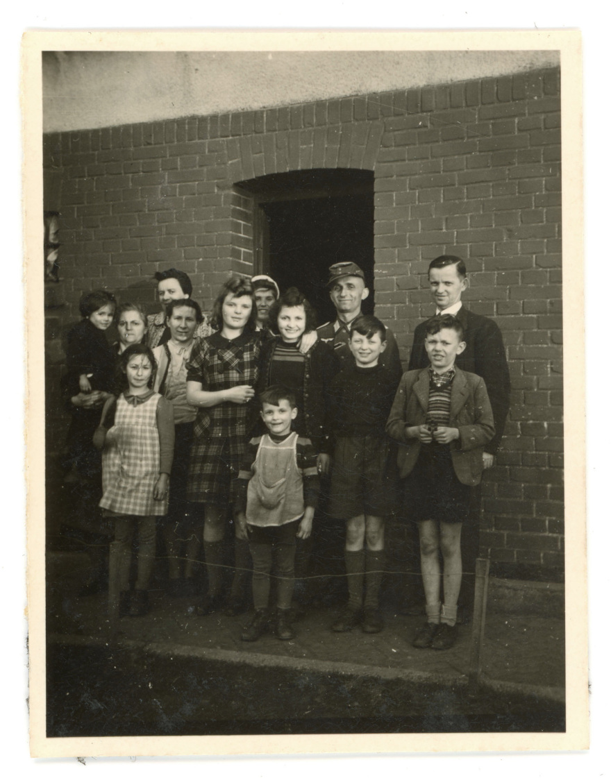 Κοιτώντας τον θάνατο στα μάτια: Η συγκλονιστική φωτογραφία από την εκτέλεση των 200 στην Καισαριανή