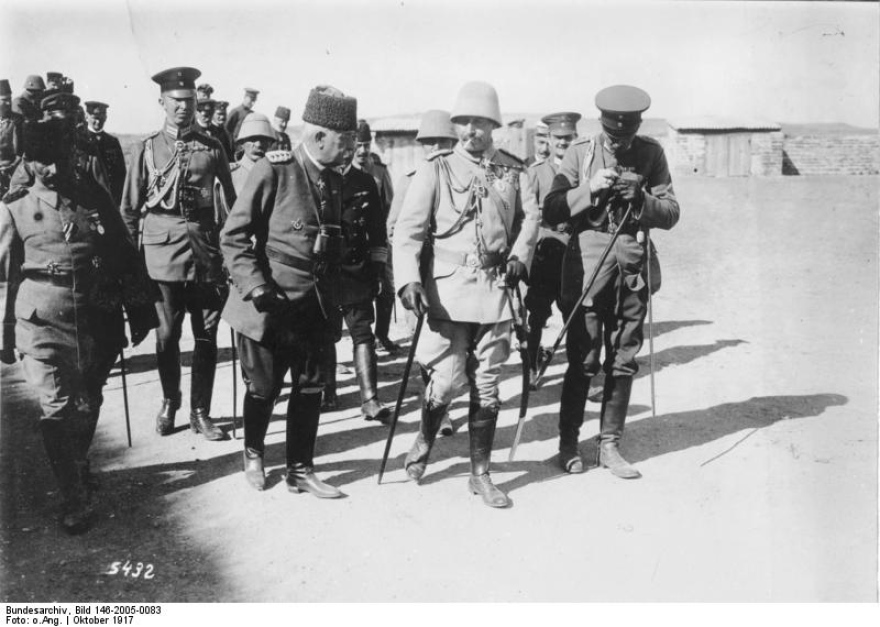 Εσάτ, ο τελευταίος πασάς των Ιωαννίνων: Η αιχμαλωσία, τα χειροκροτήματα των Ελλήνων στον Πειραιά, η διαμονή σε ξενοδοχείο πολυτελείας στην Κηφισιά