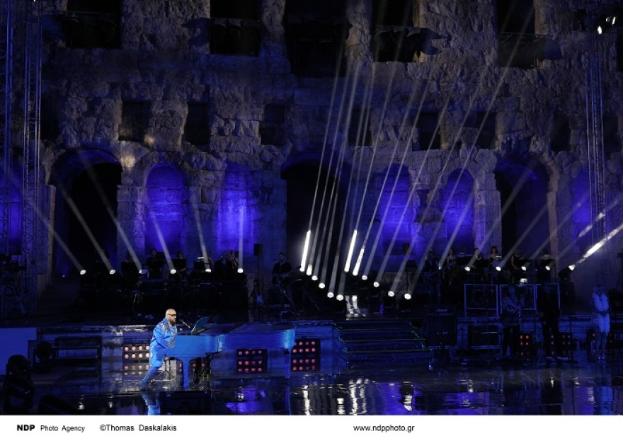 Όταν ο Alice Cooper και η Bonnie Tyler τραγούδησαν στο Ηρώδειο για την επιστροφή των Γλυπτών του Παρθενώνα