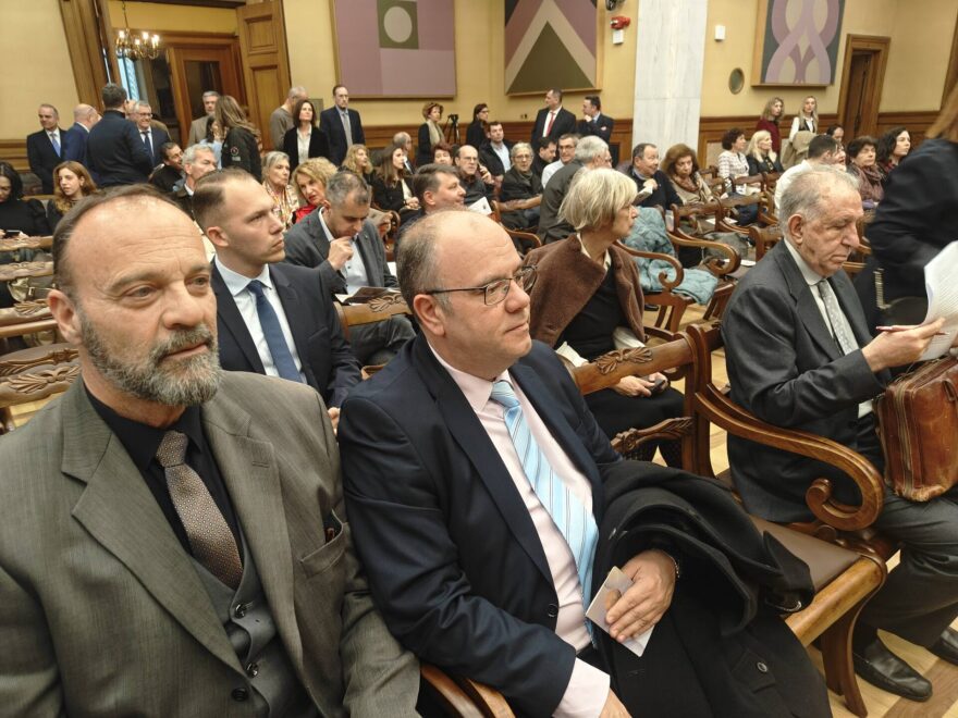 Η Τράπεζα της Ελλάδος παρουσίασε το επετειακό αργυρό νόμισμα για τα 200 χρόνια από την ονοματοδοσία της Ερμούπολης