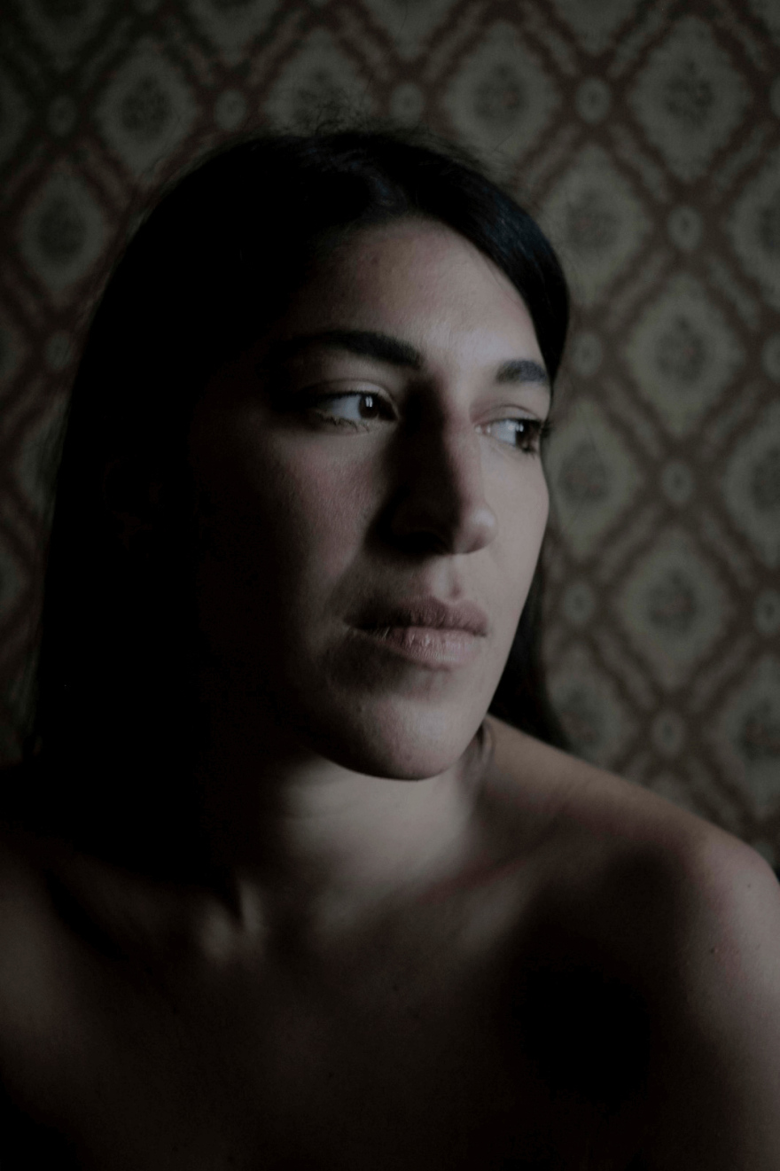 Η ιστορία της Άλμπα: Γεννήθηκε σε αίρεση, η μητέρα της αναγκάστηκε να γίνει «πόρνη του θεού»