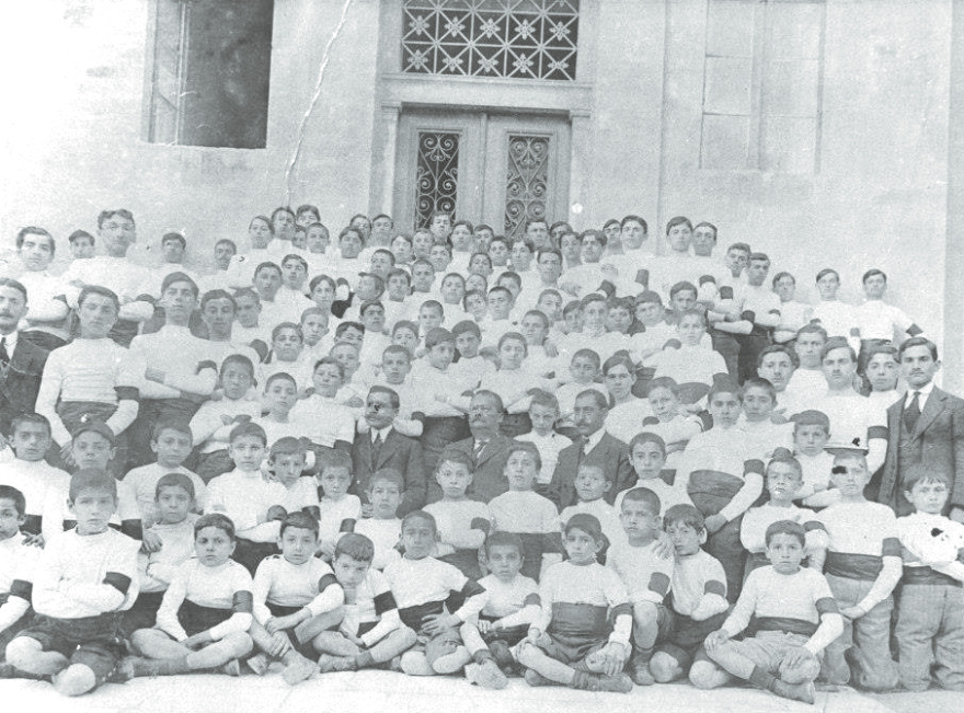 Τέλος εποχής για το ιστορικό σχολείο της Ιονίου Σχολής στη Φιλοθέη:  Η παράδοση 118 χρόνων και οι «επώνυμοι» απόφοιτοι 