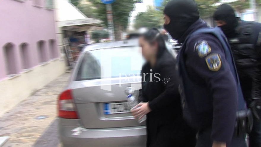 Θάνατος 3χρονου Άγγελου: Με σκυμμένο κεφάλι έφτασαν στα δικαστήρια η μητέρα και ο πατριός