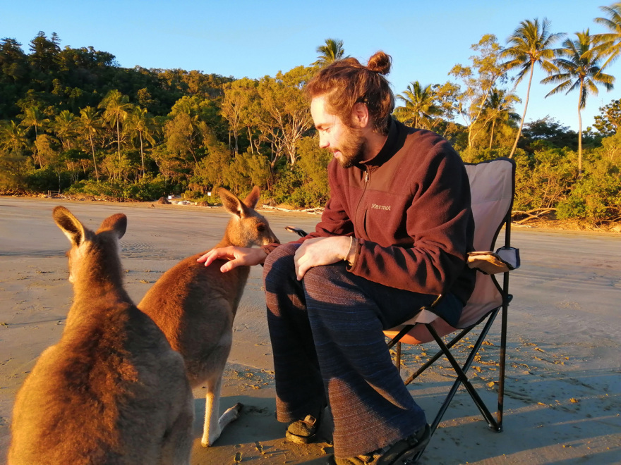 Ο κτηνίατρος που γύρισε από τη ζούγκλα: Ο Μανώλης Κουμαντάκης έσωσε μυρμηγκοφάγο στον Αμαζόνιο και τώρα περιθάλπει ιγκουάνα στην Αθήνα, δείτε φωτογραφίες