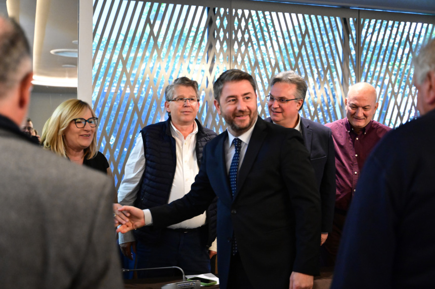 Με αιχμές για Δούκα, Γερουλάνο, Χριστοδουλάκη στην πρεμιέρα διεύρυνσης με Πελεγρίνη ο Ανδρουλάκης: «Στο ΠΑΣΟΚ δεν υπάρχουν τιμάρια»
