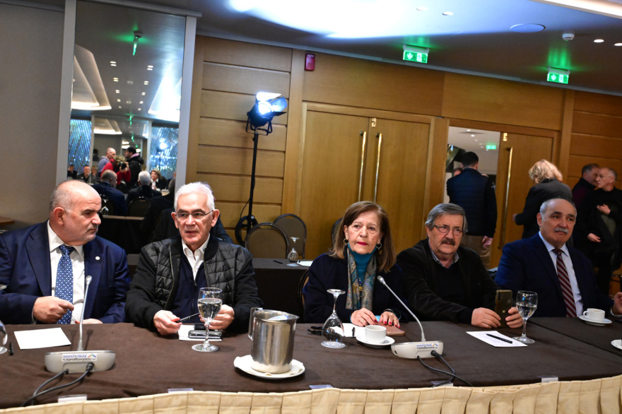 Με αιχμές για Δούκα, Γερουλάνο, Χριστοδουλάκη στην πρεμιέρα διεύρυνσης με Πελεγρίνη ο Ανδρουλάκης: «Στο ΠΑΣΟΚ δεν υπάρχουν τιμάρια»