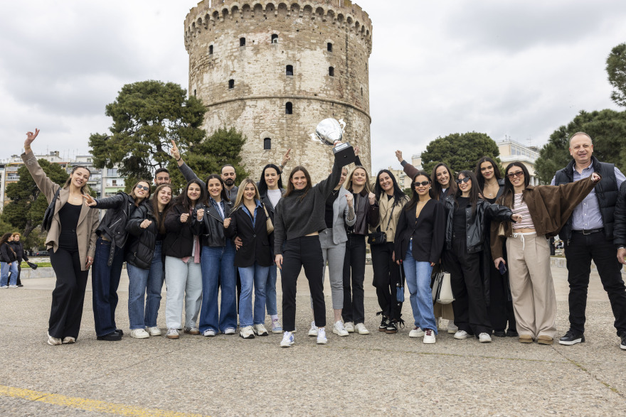 Στον Λευκό Πύργο η κούπα του Κυπέλλου χάντμπολ γυναικών: Οι φωτογραφίες των κοριτσιών του ΠΑΟΚ με το τρόπαιο