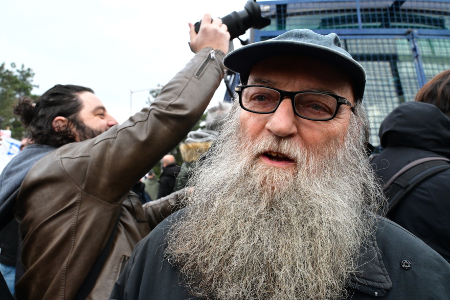 Οργή για την αίθουσα στην έναρξη της δίκης για τα Τέμπη, δεν χωρά τους διαδίκους: Έχετε χάσει την εμπιστοσύνη μας, φώναζαν συγγενείς στο δικαστήριο 