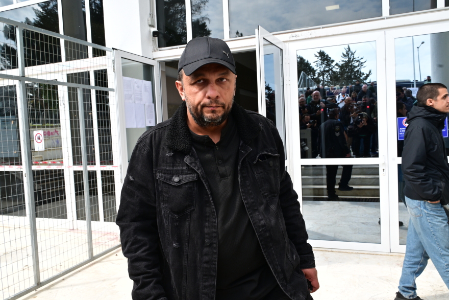 Οργή για την αίθουσα στην έναρξη της δίκης για τα Τέμπη, δεν χωρά τους διαδίκους: Έχετε χάσει την εμπιστοσύνη μας, φώναζαν συγγενείς στο δικαστήριο 