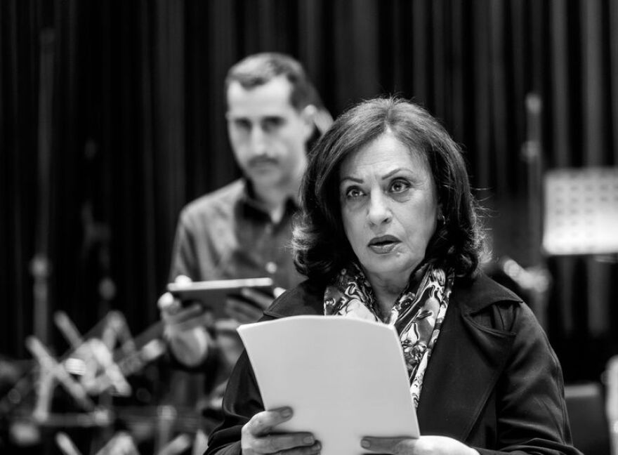 Μούσχουρη, Αλεξίου, Αρβανιτάκη, Γαλάνη, Νταλάρας ερμηνεύουν κι αφηγούνται τη διαδρομή προς το Θείο Πάθος - Βίντεο