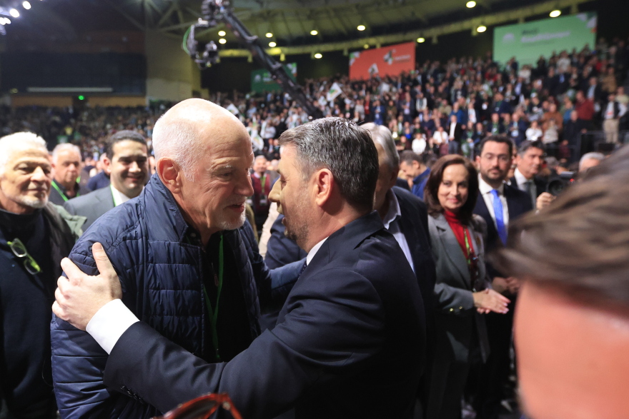 Ανδρουλάκης στο 4ο Συνέδριο του ΠΑΣΟΚ: Εκτός πραγματικότητας όποιος πιστεύει στα σενάρια συνεργασίας με τη ΝΔ