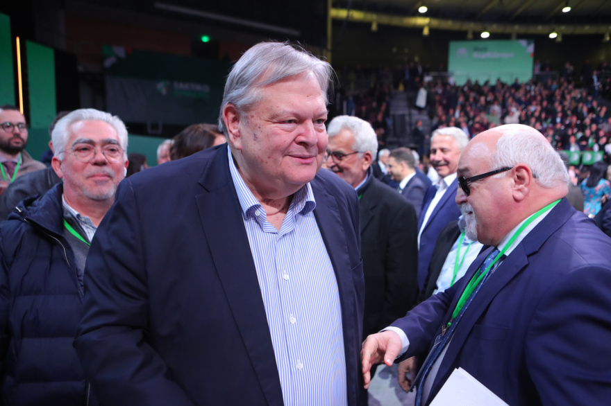 Ανδρουλάκης στο 4ο Συνέδριο του ΠΑΣΟΚ: Εκτός πραγματικότητας όποιος πιστεύει στα σενάρια συνεργασίας με τη ΝΔ