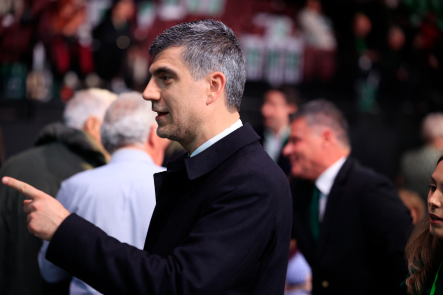 Ανδρουλάκης στο 4ο Συνέδριο του ΠΑΣΟΚ: Εκτός πραγματικότητας όποιος πιστεύει στα σενάρια συνεργασίας με τη ΝΔ