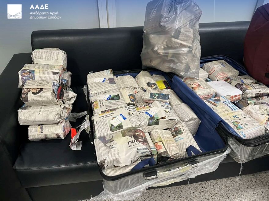 Κατασχέθηκαν πάνω από 2.800 πούρα στο «Ελευθέριος Βενιζέλος» αξίας 440.000 ευρώ, δείτε εικόνες