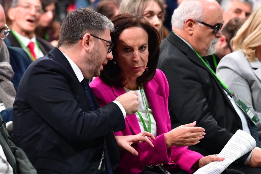 Πέφτει ο πυρετός στο ΠΑΣΟΚ , δίπλα - δίπλα κάθισαν για πολλή ώρα στο συνέδριο  Ανδρουλάκης - Δούκας, δείτε live