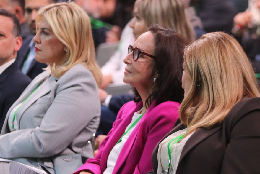 Πέφτει ο πυρετός στο ΠΑΣΟΚ , δίπλα - δίπλα κάθισαν για πολλή ώρα στο συνέδριο  Ανδρουλάκης - Δούκας, δείτε live