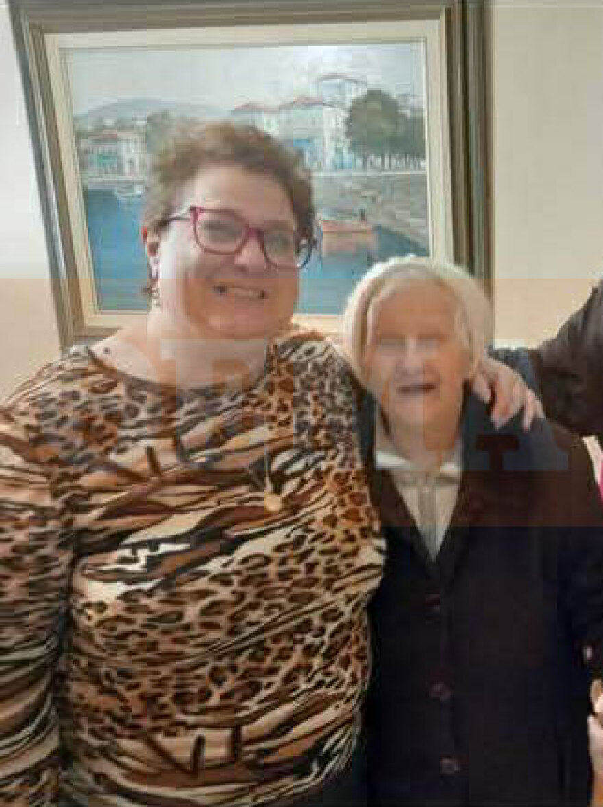 &laquo;&Mu;&omicron;&upsilon; έ&lambda;&epsilon;&gamma;&epsilon; ό&tau;&iota; &eta; &theta;&epsilon;ί&alpha; &kappa;&omicron;&iota;&mu;ά&tau;&alpha;&iota;&raquo;: &Omicron;&iota; ύ&pi;&omicron;&pi;&tau;&epsilon;&sigmaf; &kappa;&iota;&nu;ή&sigma;&epsilon;&iota;&sigmaf; &pi;&omicron;&upsilon; &omicron;&delta;ή&gamma;&eta;&sigma;&alpha;&nu; &tau;&omicron;&nu; &sigma;&upsilon;&gamma;&gamma;&epsilon;&nu;ή &mu;ά&nu;&alpha;&sigmaf; &kappa;&alpha;&iota; &kappa;ό&rho;&eta;&sigmaf; &nu;&alpha; &pi;ά&epsilon;&iota; &sigma;&tau;&eta;&nu; &Alpha;&sigma;&tau;&upsilon;&nu;&omicron;&mu;ί&alpha; &gamma;&iota;&alpha; &tau;&omicron; &theta;&rho;ί&lambda;&epsilon;&rho; &sigma;&tau;&omicron;&upsilon; &Zeta;&omega;&gamma;&rho;ά&phi;&omicron;&upsilon;