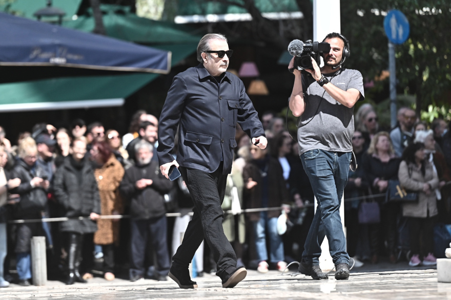 Ποιοι επώνυμοι έδωσαν το παρών στην κηδεία της Μαρινέλλας, δείτε βίντεο και φωτογραφίες