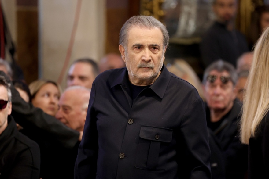 Ποιοι επώνυμοι έδωσαν το παρών στην κηδεία της Μαρινέλλας, δείτε βίντεο και φωτογραφίες