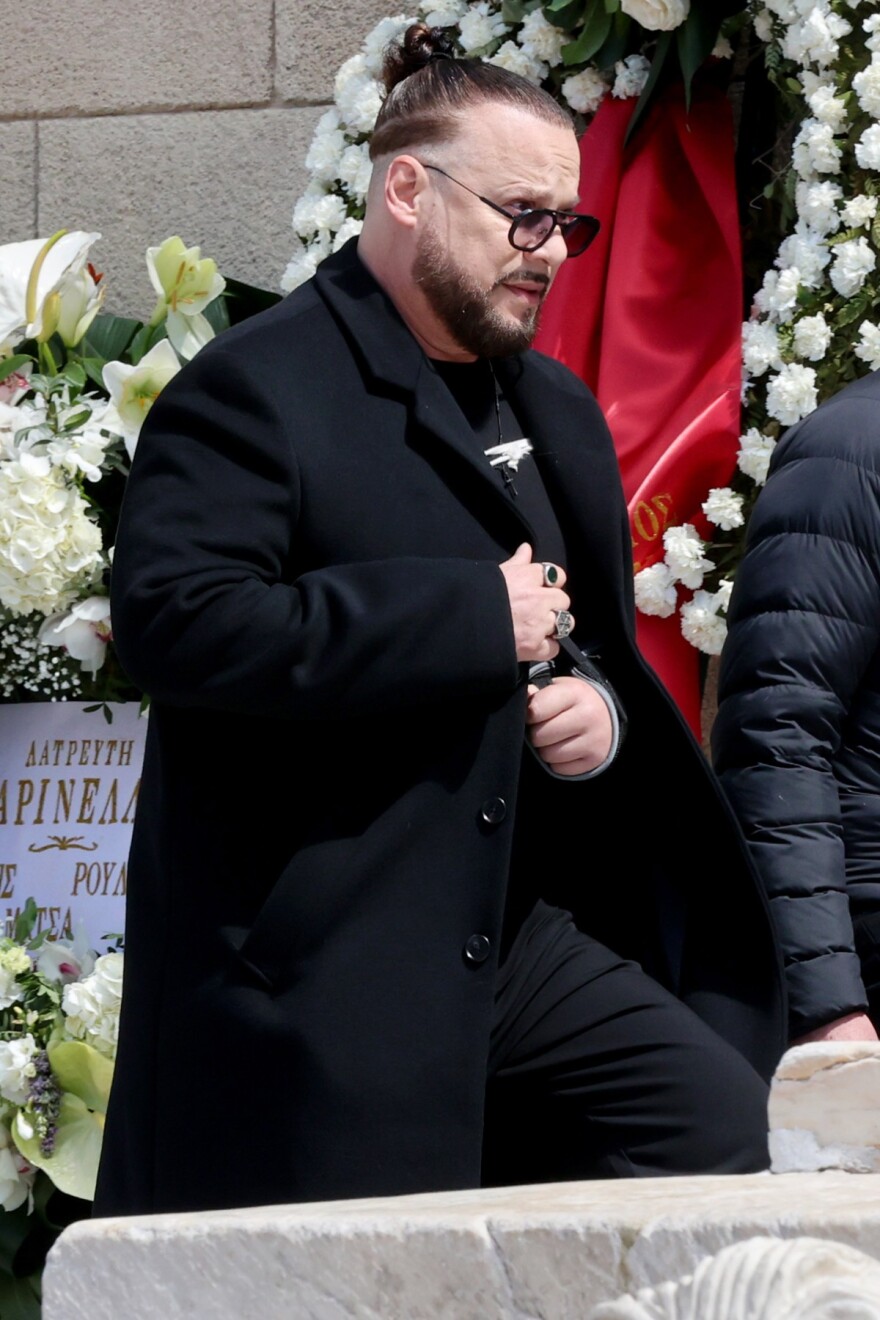 Ποιοι επώνυμοι έδωσαν το παρών στην κηδεία της Μαρινέλλας, δείτε βίντεο και φωτογραφίες