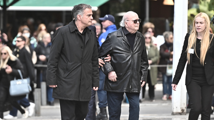 Ποιοι επώνυμοι έδωσαν το παρών στην κηδεία της Μαρινέλλας, δείτε βίντεο και φωτογραφίες