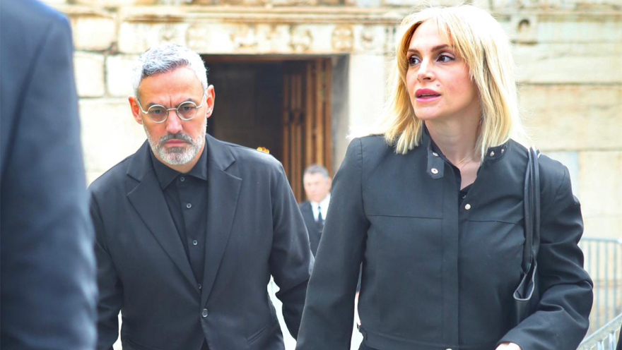 Ποιοι επώνυμοι δίνουν το παρών στο λαϊκό προσκύνημα για τη Μαρινέλλα, δείτε βίντεο και φωτογραφίες