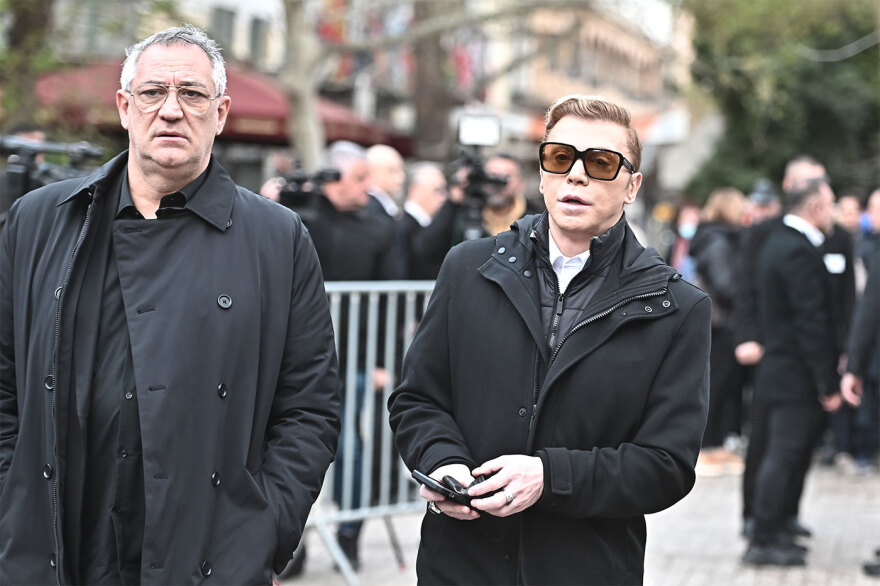 Ο Τάκης Ζαχαράτος «έσπασε» μπροστά από το φέρετρο της Μαρινέλλας στο λαϊκό προσκύνημα

