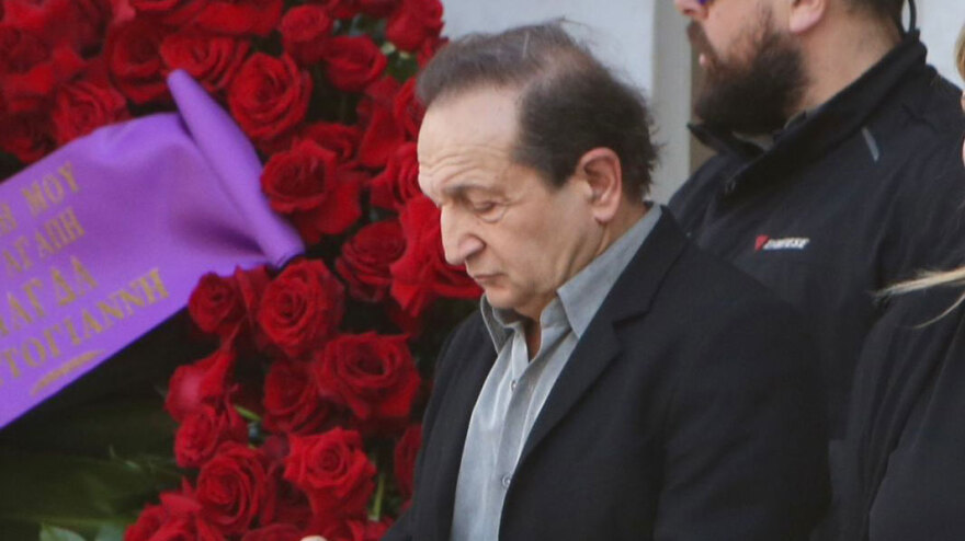 Ποιοι επώνυμοι έδωσαν το παρών στην κηδεία της Μαρινέλλας, δείτε βίντεο και φωτογραφίες