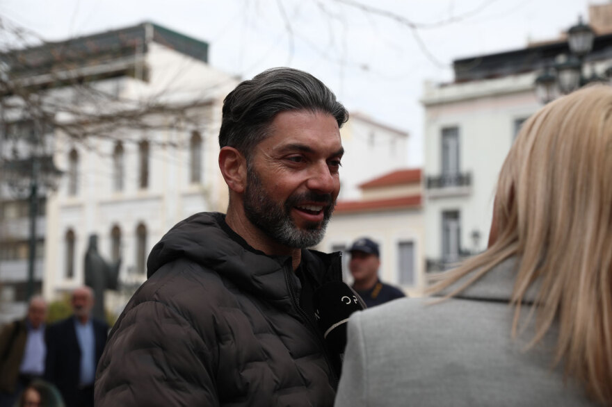 Ποιοι επώνυμοι δίνουν το παρών στο λαϊκό προσκύνημα για τη Μαρινέλλα, δείτε βίντεο και φωτογραφίες