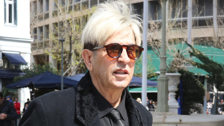 Ποιοι επώνυμοι δίνουν το παρών στο λαϊκό προσκύνημα για τη Μαρινέλλα, δείτε βίντεο και φωτογραφίες