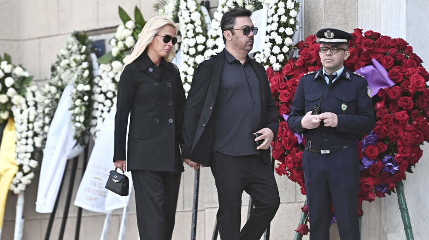 Ποιοι επώνυμοι έδωσαν το παρών στην κηδεία της Μαρινέλλας, δείτε βίντεο και φωτογραφίες