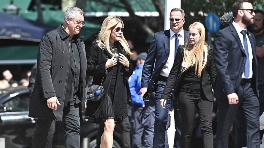 Ποιοι επώνυμοι έδωσαν το παρών στην κηδεία της Μαρινέλλας, δείτε βίντεο και φωτογραφίες