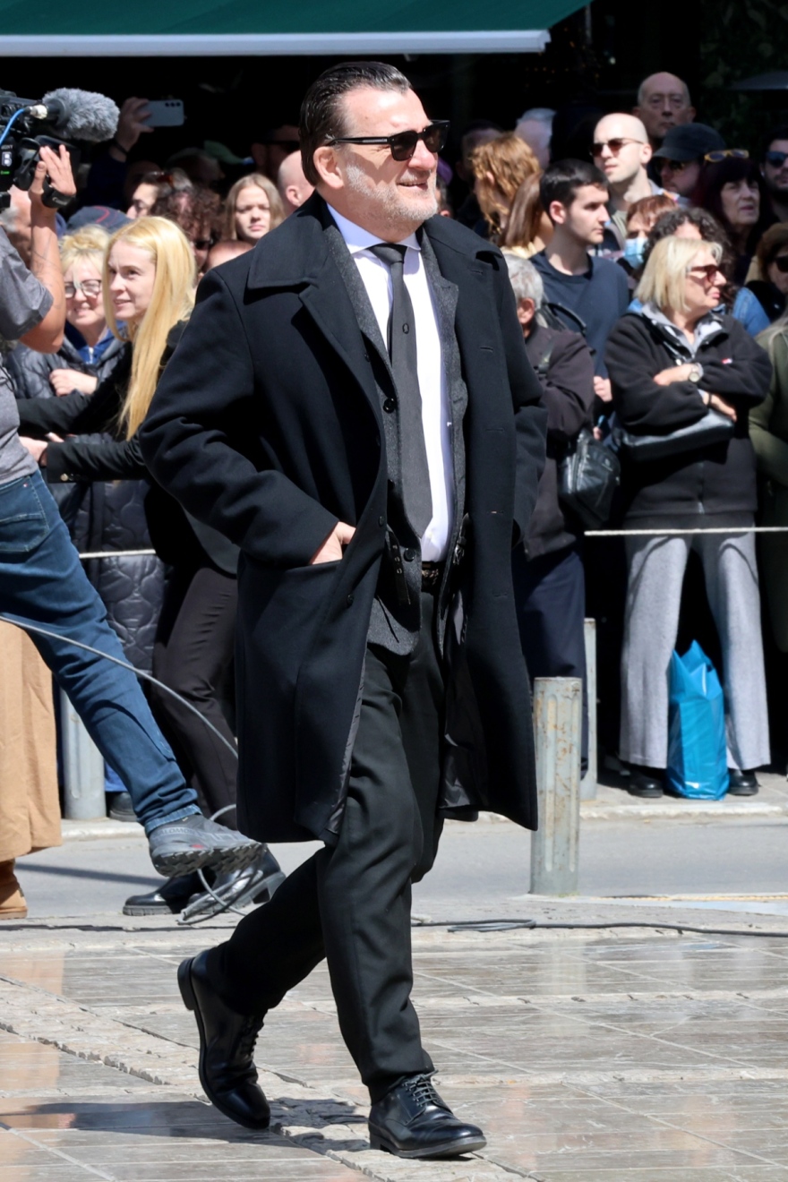 Ποιοι επώνυμοι έδωσαν το παρών στην κηδεία της Μαρινέλλας, δείτε βίντεο και φωτογραφίες