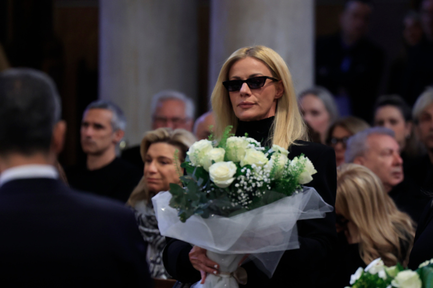 Ποιοι επώνυμοι έδωσαν το παρών στην κηδεία της Μαρινέλλας, δείτε βίντεο και φωτογραφίες