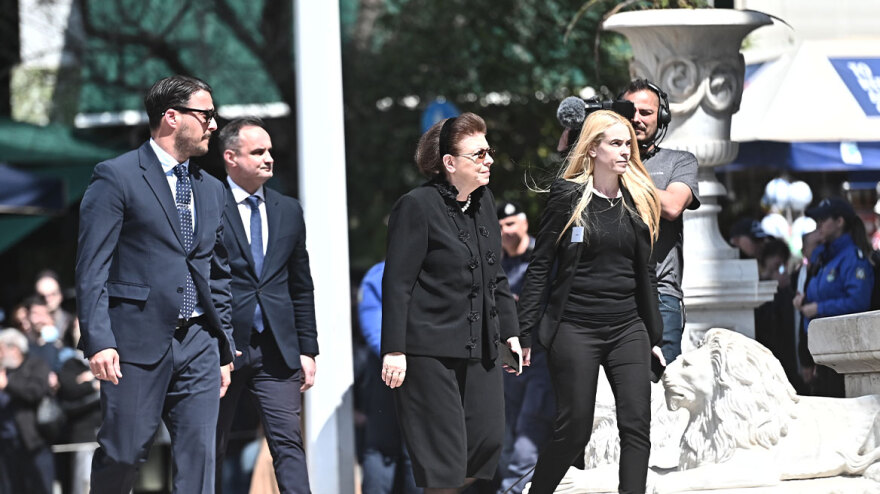 Ποιοι επώνυμοι έδωσαν το παρών στην κηδεία της Μαρινέλλας, δείτε βίντεο και φωτογραφίες