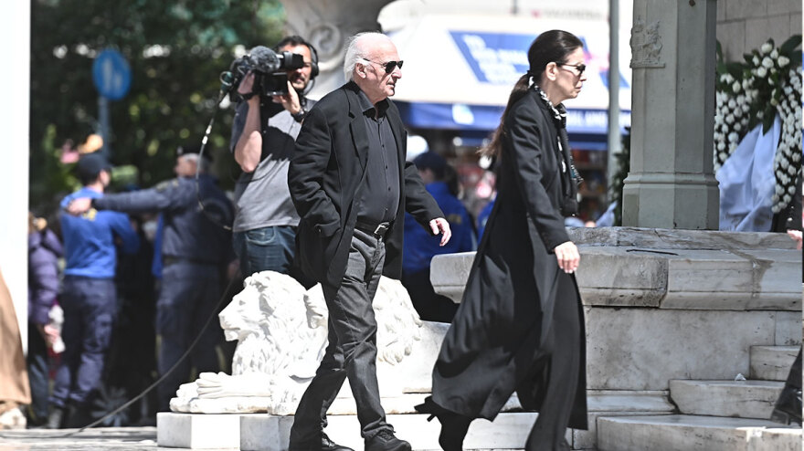 Ποιοι επώνυμοι έδωσαν το παρών στην κηδεία της Μαρινέλλας, δείτε βίντεο και φωτογραφίες