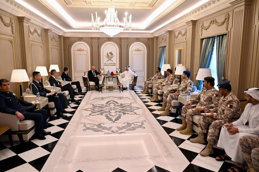 Οι εξελίξεις στη Μέση Ανατολή κυριάρχησαν στη συνάντηση Δένδια με τον Εμίρη του Κατάρ 