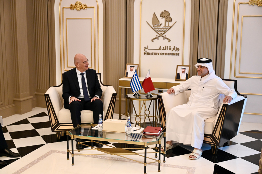 Οι εξελίξεις στη Μέση Ανατολή κυριάρχησαν στη συνάντηση Δένδια με τον Εμίρη του Κατάρ 