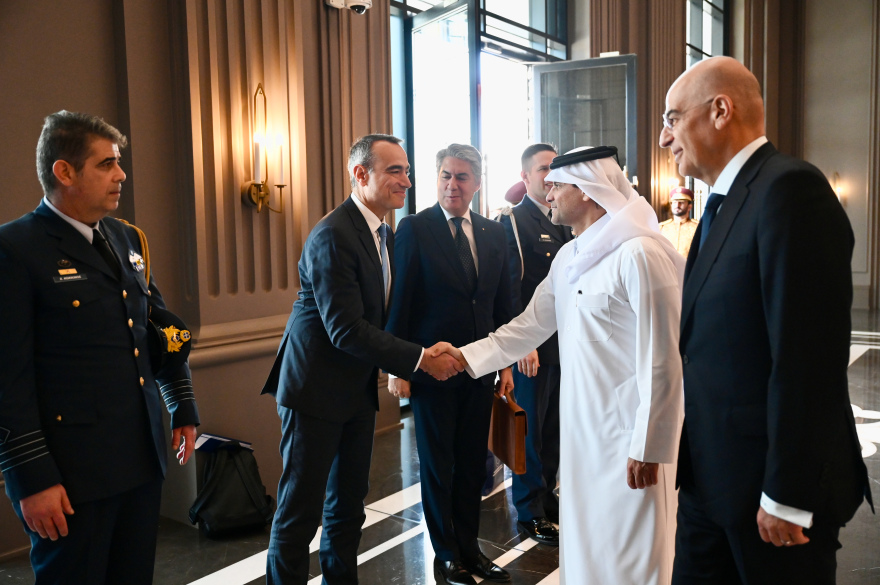 Οι εξελίξεις στη Μέση Ανατολή κυριάρχησαν στη συνάντηση Δένδια με τον Εμίρη του Κατάρ 