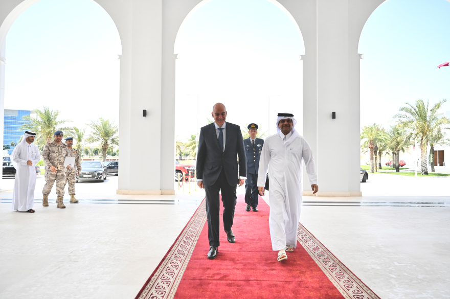 Οι εξελίξεις στη Μέση Ανατολή κυριάρχησαν στη συνάντηση Δένδια με τον Εμίρη του Κατάρ 