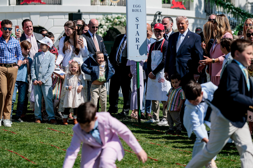 Αντιδράσεις για τον Τραμπ που μιλούσε για τον πόλεμο σε παιδική γιορτή στον Λευκό Οίκο μαζί με το... Λαγουδάκι του Πάσχα
