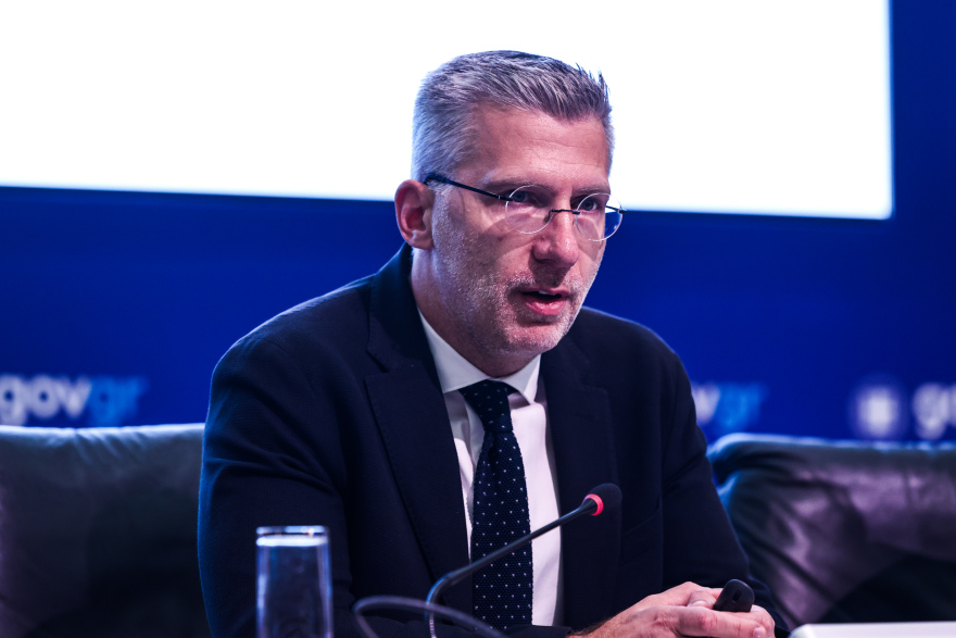 Πρόστιμα έως 6% του παγκόσμιου τζίρου για πλατφόρμες social media που δεν συνεργάζονται με το ελληνικό Δημόσιο για την προστασία ανηλίκων