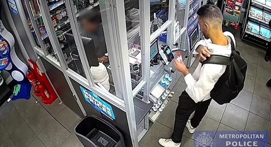 Αλγερινός έκλεψε τσάντα στο Λονδίνο με αυγό Fabergé και ρολόι αξίας 2 εκατ. λιρών