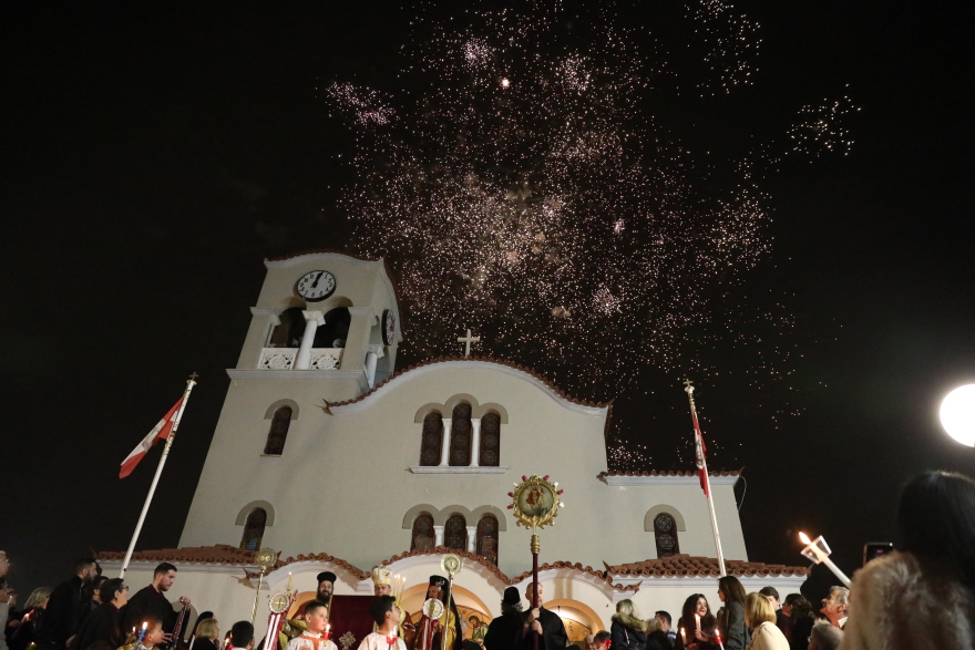 Με λαμπρότητα το «Χριστός Ανέστη» σε όλη τη χώρα: Το μήνυμα Ιερωνύμου για ελπίδα και ειρήνη, δείτε την ακολουθία