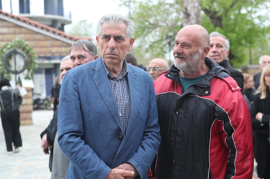 Συγκίνηση στο τελευταίο αντίο για τον Στέφανο Μπορμπόκη 15 Συγκίνηση στο τελευταίο αντίο για τον Στέφανο Μπορμπόκη, έκλαψε ο αδελφός του