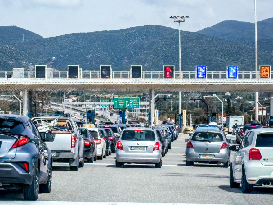 Σημειωτόν από τον Ισθμό μέχρι την Κινέτα η επιστροφή των  εκδρομέων του Πάσχα - Δείτε live πού υπάρχουν τα μεγαλύτερα προβλήματα 