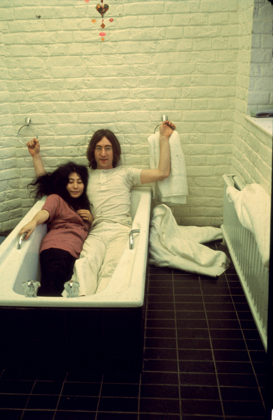 Τζον Λένον: Μυστικά και ψέματα χωρίς λογοκρισία - Ποιο πρόσωπο αμφισβήτησε τη σεξουαλικότητά του