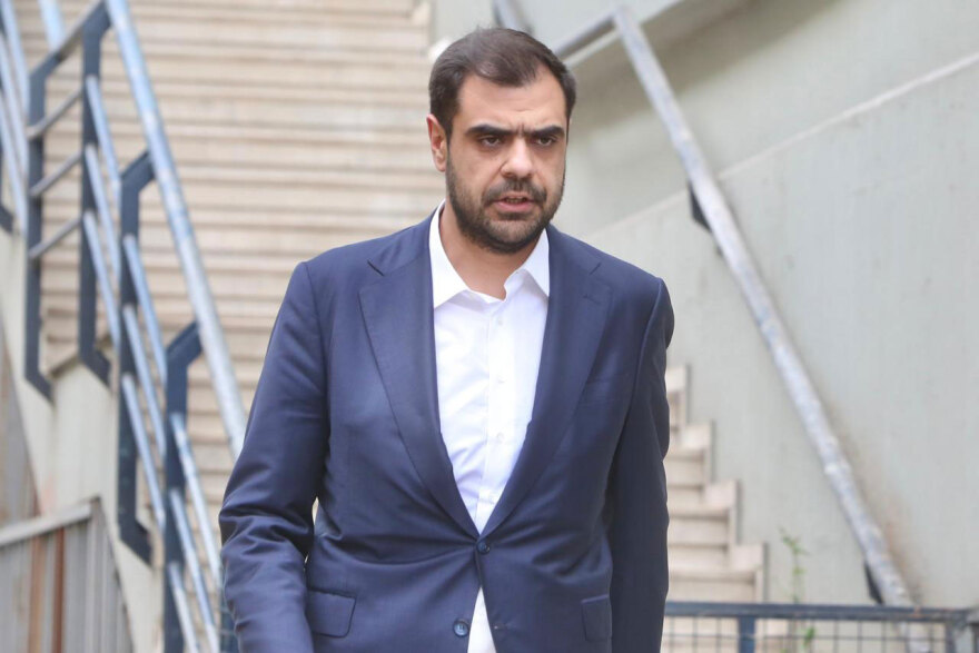 Ωρες αγωνίας για τον Γιώργο Μυλωνάκη που υποβλήθηκε με επιτυχία σε εμβολισμό του εγκεφαλικού ανευρύσματος

