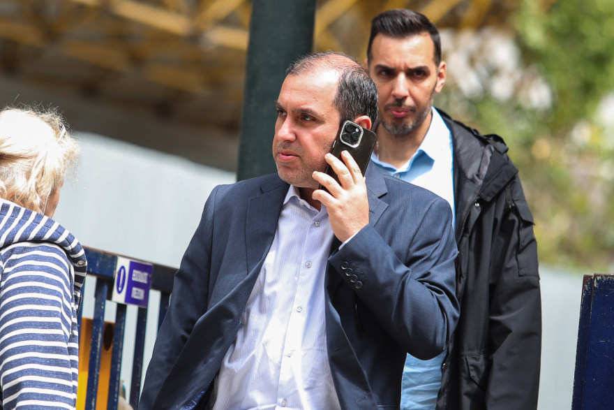 Φίλοι και συνεργάτες του Γιώργου Μυλωνάκη στον Ευαγγελισμό όπου νοσηλεύεται στη ΜΕΘ, δείτε βίντεο